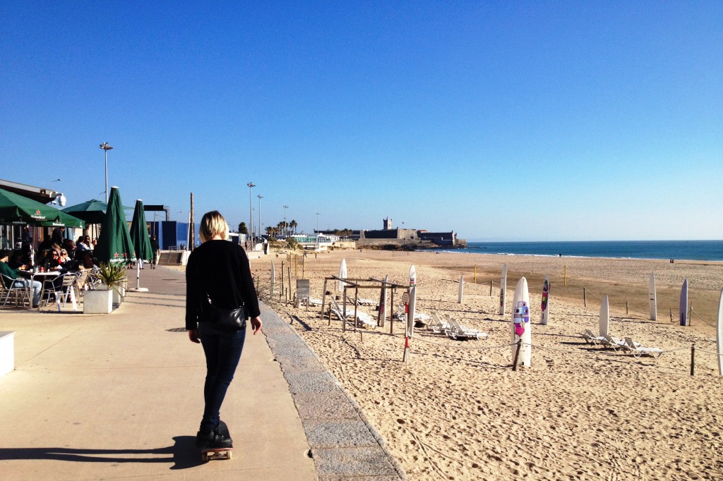 Skate på strandpromenaden!